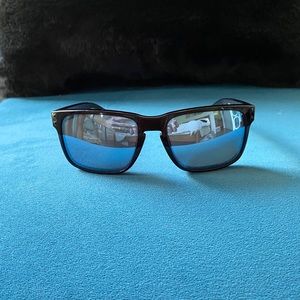 Men’s Oakley Blue Mirrored Holbrook Sunglasses
